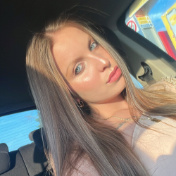 tutor a Fara Novarese - Alexandra Andreea