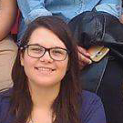 Ilenia P. insegnante di Aiuto compiti