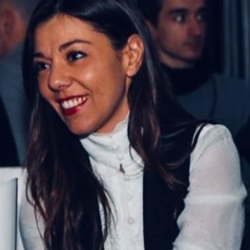 Giacoma R. insegnante di Diritto