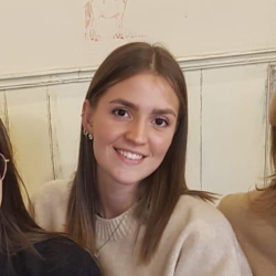 Elena G. insegnante di Aiuto compiti