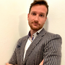 Elia V. insegnante di Aiuto compiti