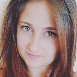 Luana D. insegnante di Algebra