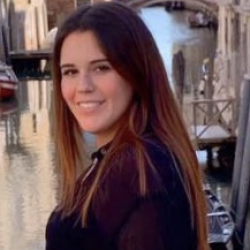 Nicol F. insegnante di Aiuto compiti