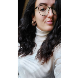 Rosangela C. insegnante di Aiuto tesi
