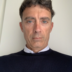 Manuel V. insegnante di Aiuto compiti