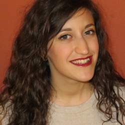 Elisa N. insegnante di Aiuto tesi