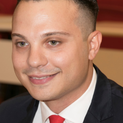Dott. Raffaele E. insegnante di Aiuto tesi