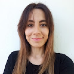 Adele B. insegnante di Geografia