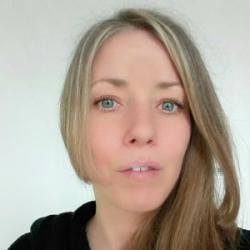 Francesca B. insegnante di Diritto costituzionale
