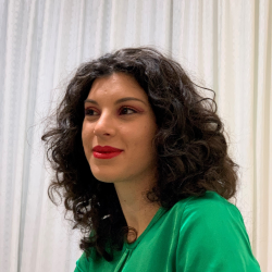 Elisa C. insegnante di Geografia