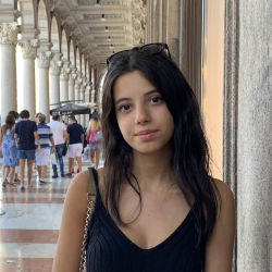 Ludovica C. insegnante di Biologia