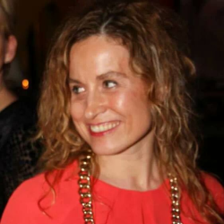Elena S. insegnante di Contabilità e bilancio