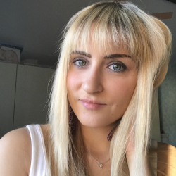 Elettra A. insegnante di Aiuto compiti