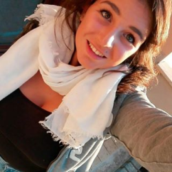 Gloria L. insegnante di Aiuto compiti