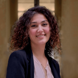 Giada K. insegnante di Geografia