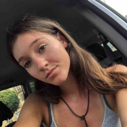 Emma B. insegnante di Aiuto compiti