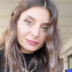 Diana R. insegnante di Aiuto compiti