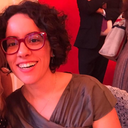 Amanda G. insegnante di Aiuto tesi