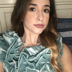 Antonella F. insegnante di Diritto