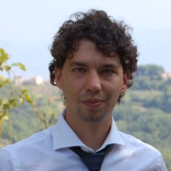 Leonardo S. insegnante di Aiuto compiti