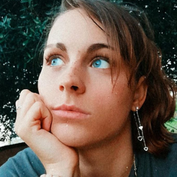 Camilla M. insegnante di Aiuto compiti