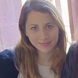 Ambra C. insegnante di Biologia