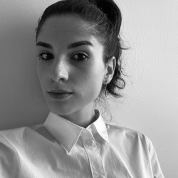 Sofia P. insegnante di Aiuto tesi