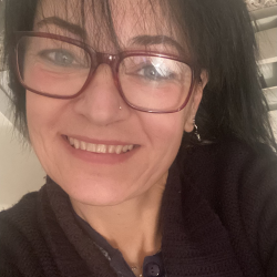 Jenny Z. insegnante di Aiuto compiti