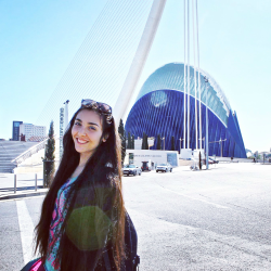 Natasha R. insegnante di Aiuto compiti