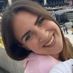 Antonia Ilaria S. insegnante di Aiuto compiti
