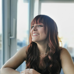 Alessandra D. insegnante di Aiuto tesi