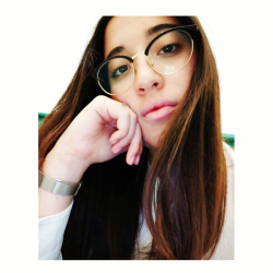 Elena M. insegnante di Aiuto compiti