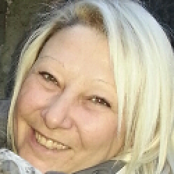 Catia D. insegnante di Diritto