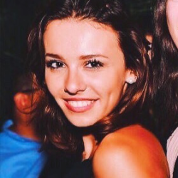 Lucia D. insegnante di Aiuto compiti