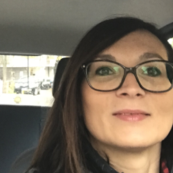 Angela L. insegnante di Aiuto compiti