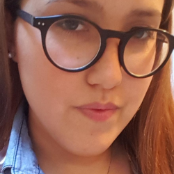 Jennifer F. insegnante di Aiuto compiti