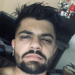 Puneet S. insegnante di Aiuto compiti
