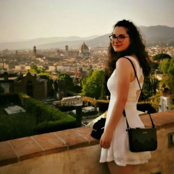 Adele M. insegnante di Aiuto compiti