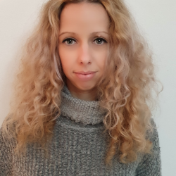 Elena C. insegnante di Aiuto compiti