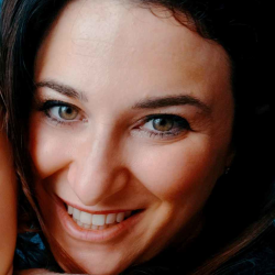 Elena L. insegnante di Aiuto compiti