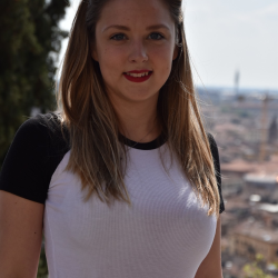 Elena C. insegnante di Aiuto compiti