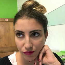 Noemi C. insegnante di Aiuto tesi