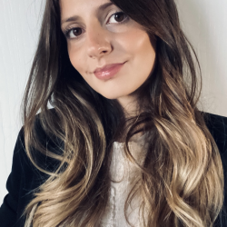 Natalia P. insegnante di Aiuto tesi