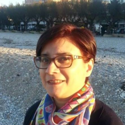 Elisabetta V. insegnante di Aiuto compiti